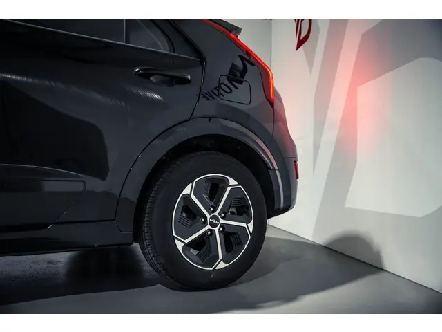 Kia Niro 1.6 GDi Hybrid DynamicLine 2023 Hybride Benzine 6