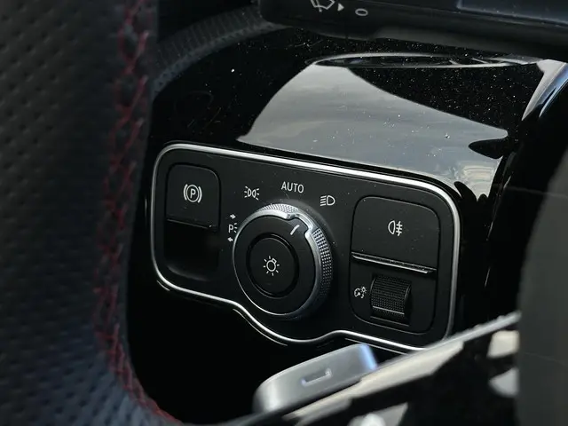 Mercedes-Benz CLA 200 d AMG Line 2025 Diesel 28