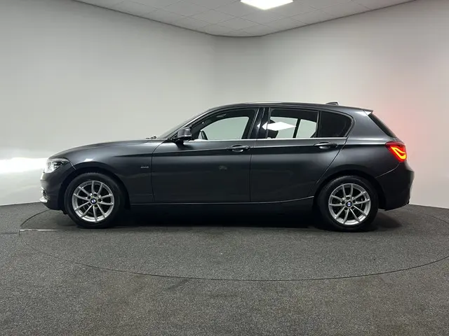 BMW 1 Serie 118i Executive 2018 Benzine 5
