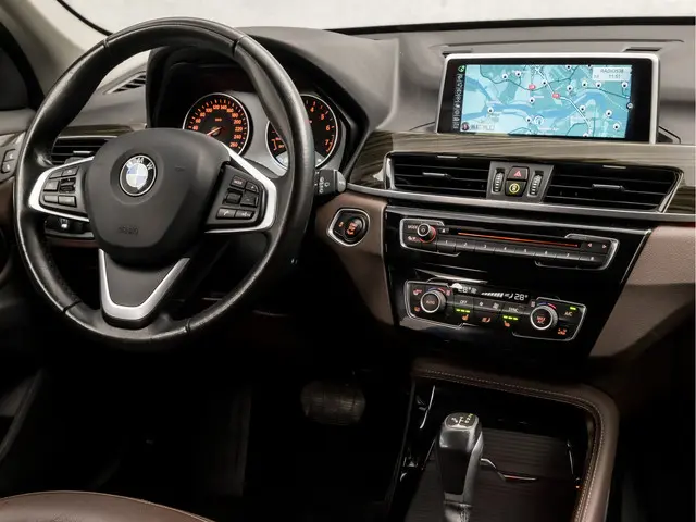 BMW X1 sDrive20i High Executive 2016 Benzine 7