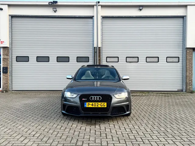 Audi RS4 3