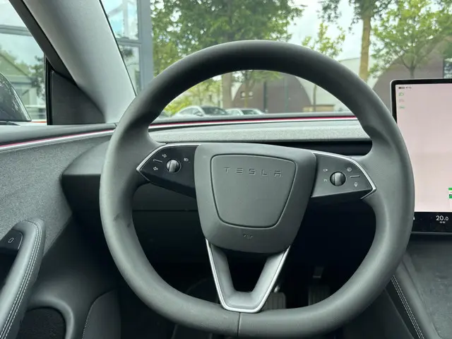 Tesla Model 3 RWD 60 kWh 2024 Elektrisch 13