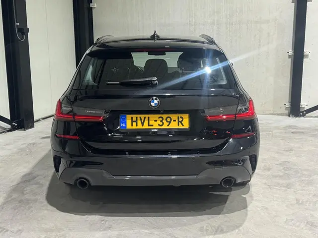 BMW 3 Serie Touring 330e M-Sport 2021 Hybride Benzine 28