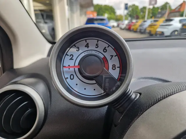 Peugeot 107 1.0 Active 2013 Benzine 11