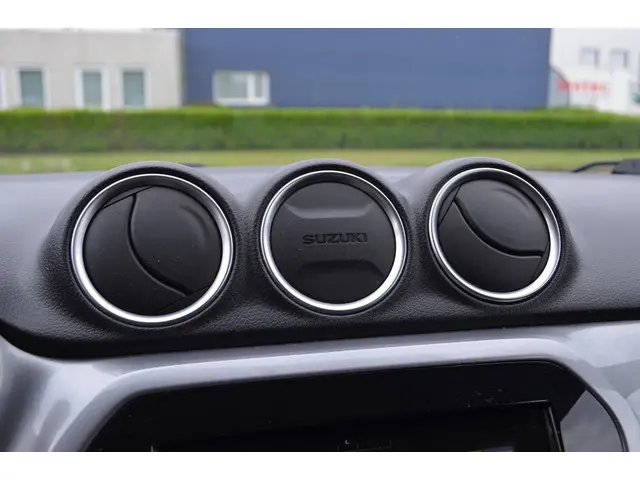 Suzuki Vitara 1.6 Exclusive 2015 Benzine 24