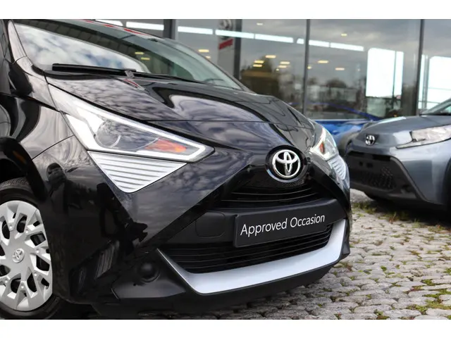 Toyota Aygo 1.0 VVT-i x-play Apple carplay, 2020 Benzine 28