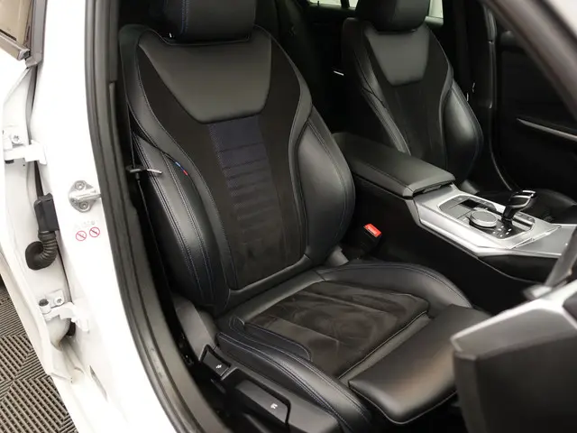 BMW 3 Serie 320i xDrive M Sport Edition- 2019 Benzine 3
