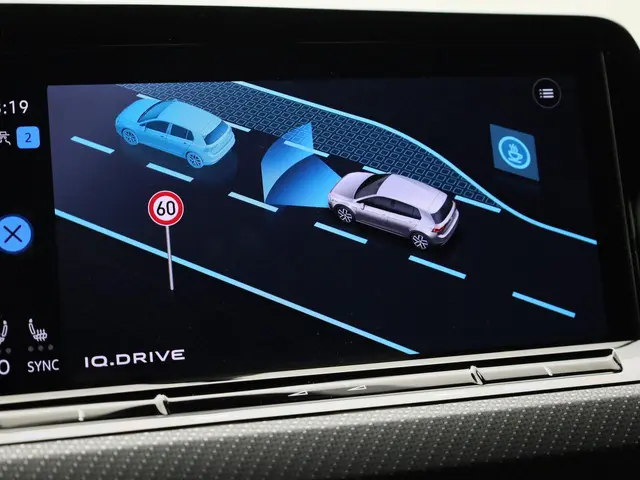 Volkswagen Golf 1.5 eTSI 130pk DSG R-Line 2024 Benzine 24