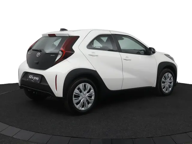 Toyota Aygo X Hybrid 115 play 2025 Hybride Benzine 2
