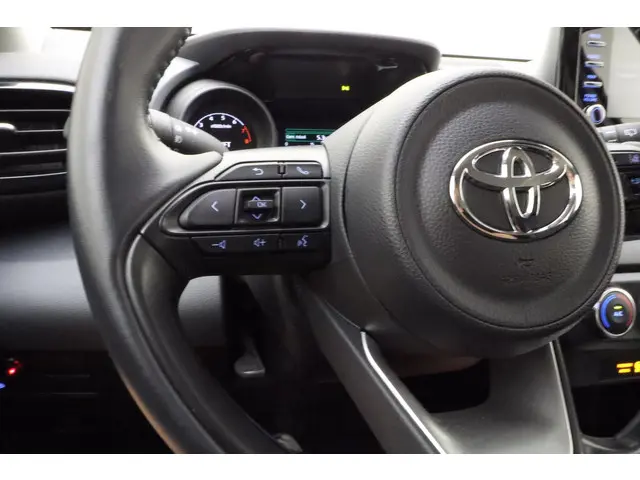 Toyota Yaris 1.5 VVT-i 125pk Dynamic 2022 Benzine 24