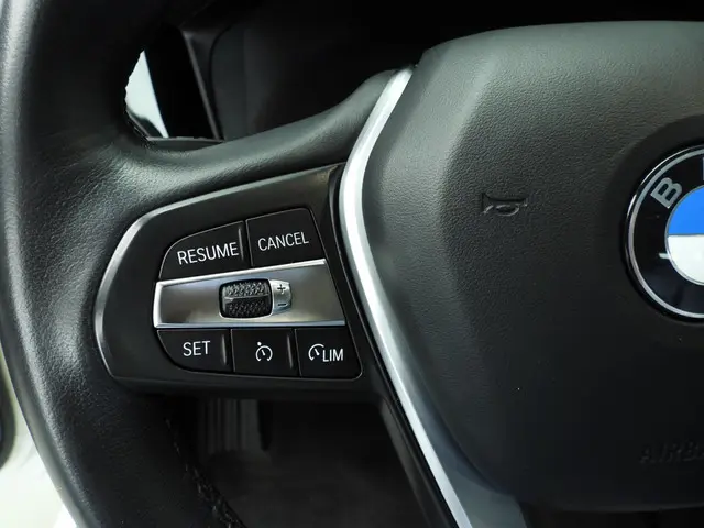 BMW 3 Serie Sedan 320i 2019 Benzine 13