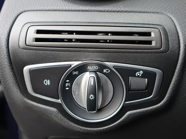 Mercedes-Benz GLC 300e 4MATIC 2020 Hybride Benzine 15