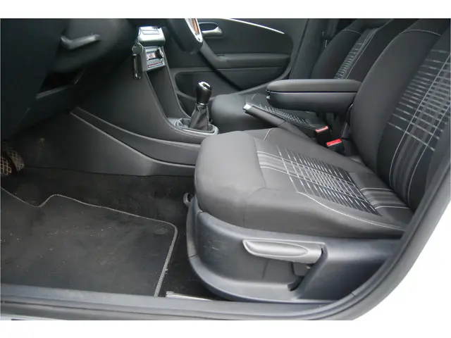 Volkswagen Polo 1.0 60PK 2015 Benzine 14