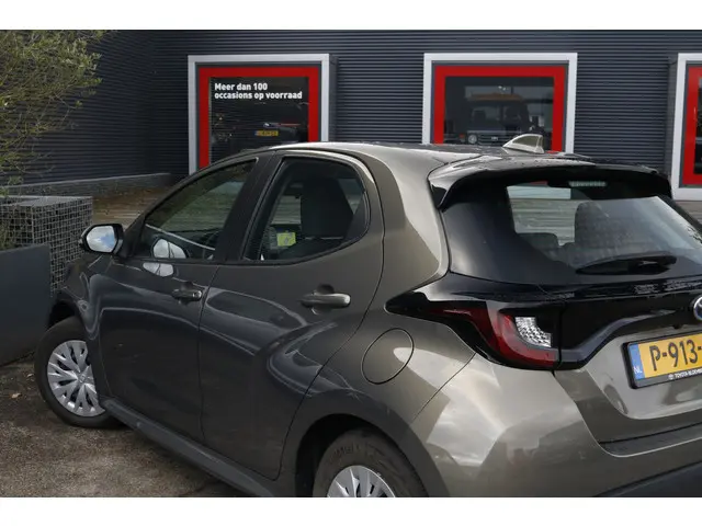 Toyota Yaris 1.5 Hybrid Active 2022 Hybride Benzine 9