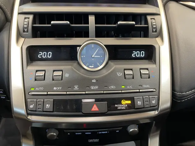 Lexus NX 300h AWD President Line 2020 Hybride Benzine 18