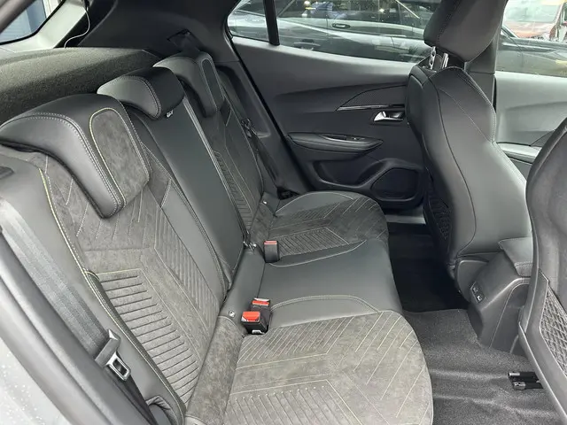 Peugeot 2008 1.2 Hybrid 145 GT 2025 Hybride Benzine 37