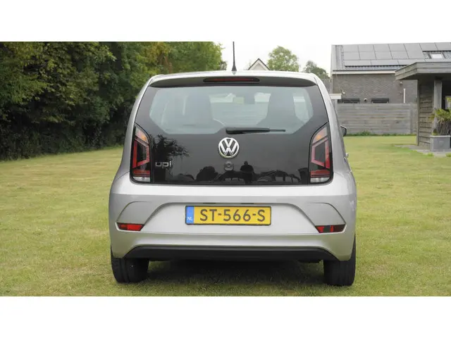 Volkswagen up! 1.0 BMT move up! 5 drs Airco 2018 Benzine 3