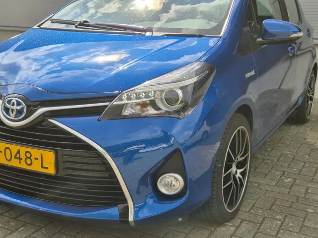 Toyota Yaris 1.5 Hybrid Trend 2017 Hybride Benzine 12