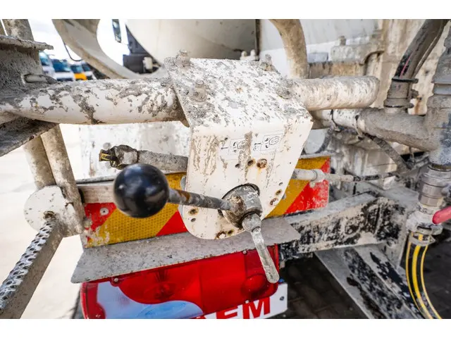 MAN TGS 32 360 BB+ LIEBHERR 9m3 2015 Diesel 9