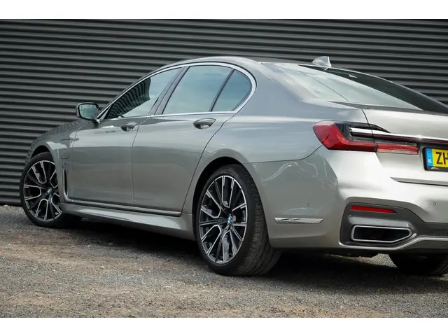 BMW 7 Serie 745e High Executive 2019 Hybride Benzine 24