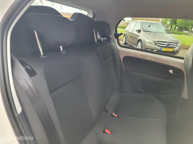 SEAT Mii 1.0 Sport Dynamic,5 deurs, airco 2015 Benzine 17