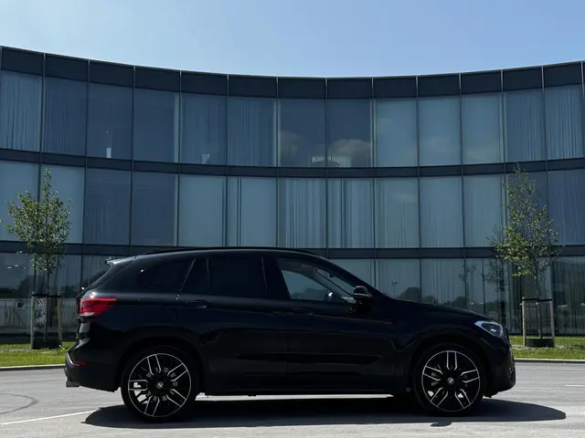 BMW X1 xDrive20i High Executive 2021 Benzine 14