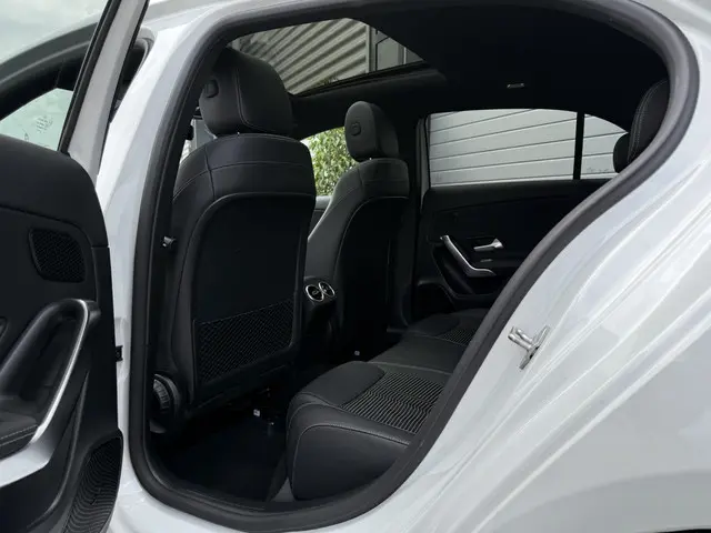 Mercedes-Benz A-Klasse 200 2018 Benzine 24