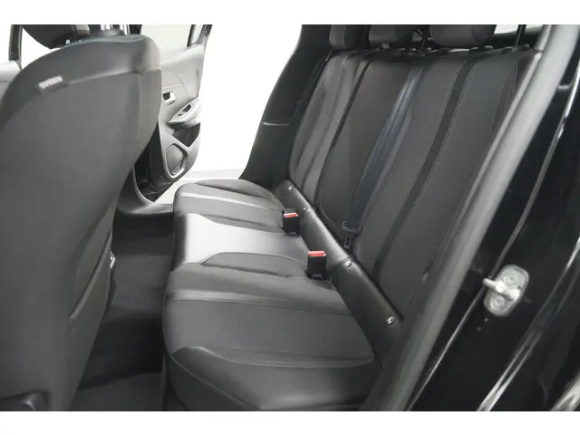 Peugeot 208 PureTech 100 Allure Pack 2023 Benzine 28