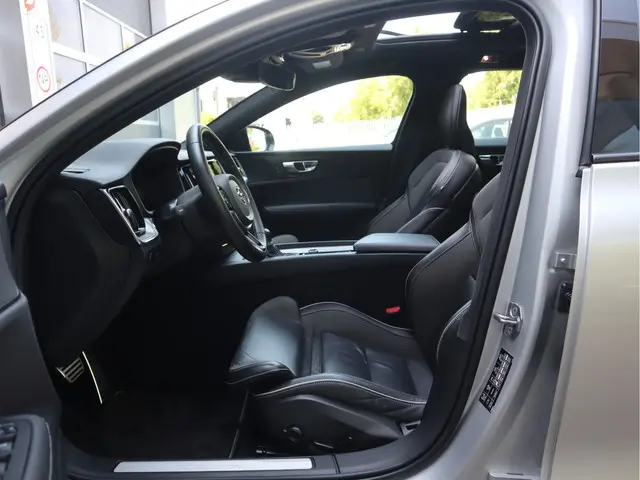 Volvo V60 2.0 T4 R-Design 2020 Benzine 28