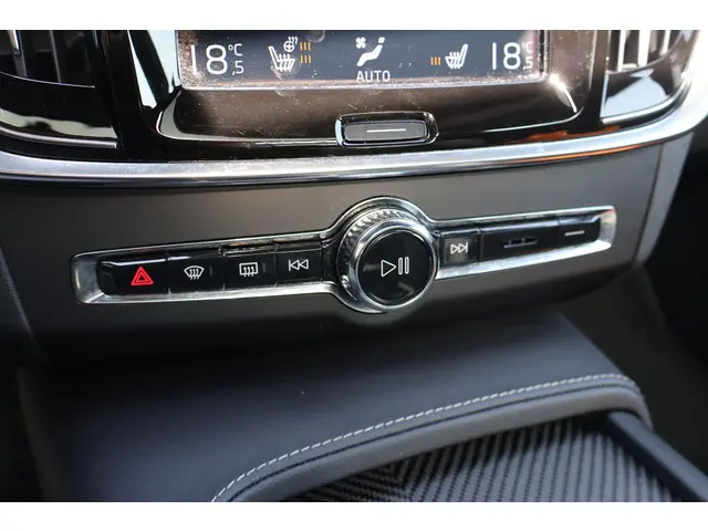 Volvo S90 2.0 B4 R-Design 2022 Benzine 44