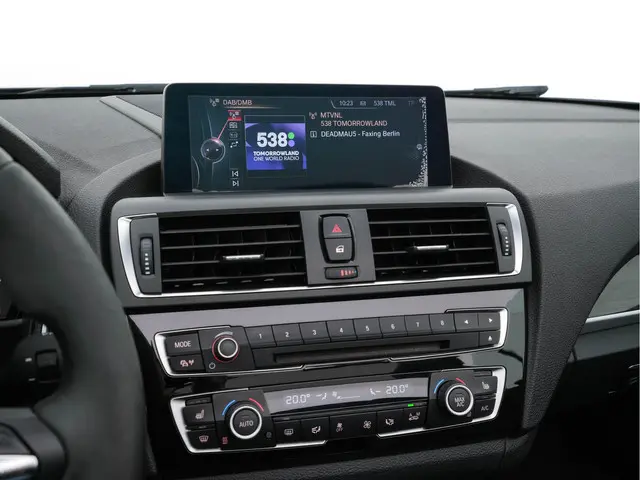 BMW 2 Serie Cabrio 220d Sport M-Sportpack 2016 Diesel 16