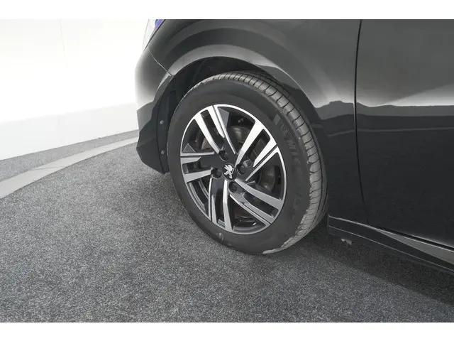 Peugeot 208 PureTech 100 Allure Pack 2023 Benzine 18