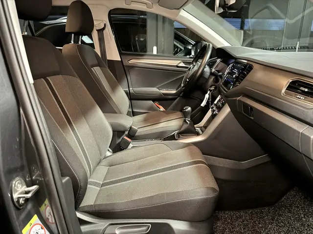 Volkswagen T-Roc 1.5 TSI Style grijs 2020 Benzine 9