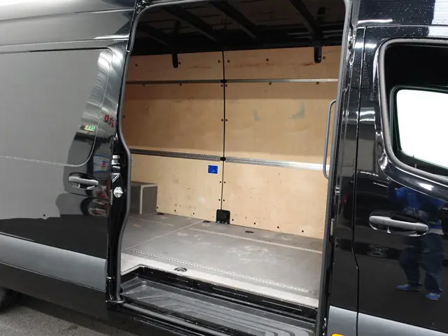 Mercedes-Benz Sprinter 317 L3H2 170PK 2021 Diesel 38