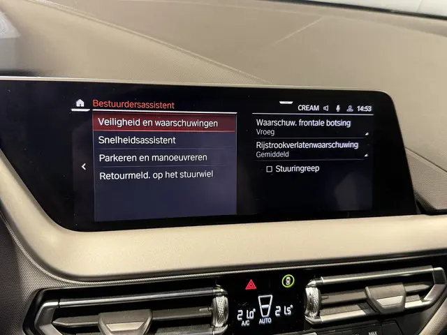 BMW 1 Serie 118i Executive Edition 2020 Benzine 33