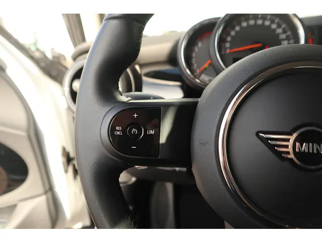 MINI 5-Deurs 1.5 Cooper Classic 2024 Benzine 10