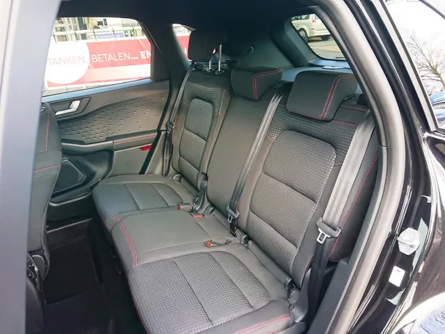 Ford Kuga 1.5 EcoBoost 150-pk ST-Line. 2021 Benzine 5