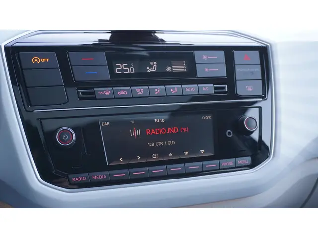 Volkswagen up! 1.0 TSI 90PK BMT up! Beats 2017 Benzine 13