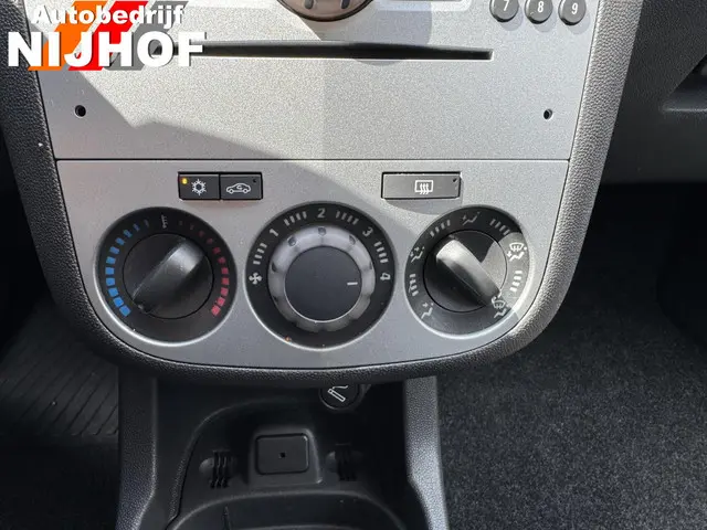 Opel Corsa 1.4-16V 2012 Benzine 12