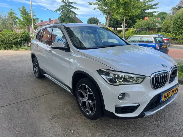 BMW X1 XDrive25i PANO,AUTOMAAT,PDC 2017 Benzine 4
