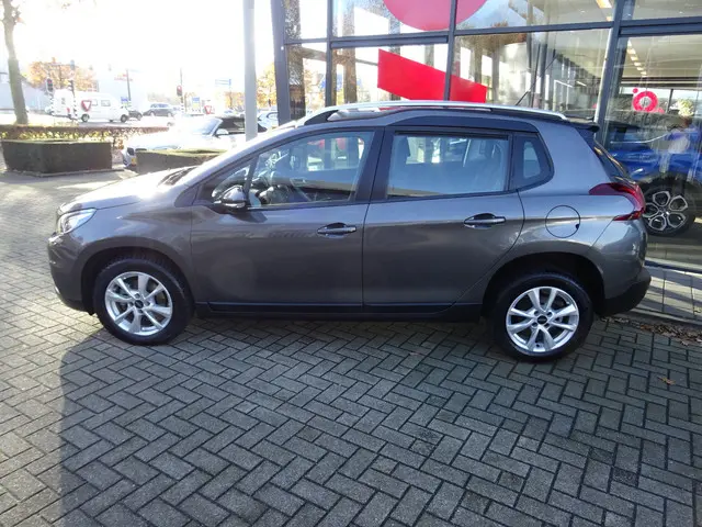 Peugeot 2008 1.2 PureTech Blue Lion 130 PK 2018 Benzine 6