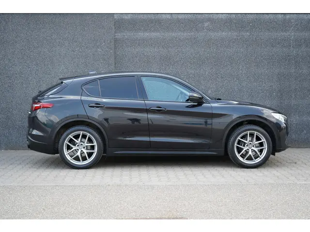 Alfa Romeo Stelvio 2.0 T AWD First Edition 2018 Benzine 9