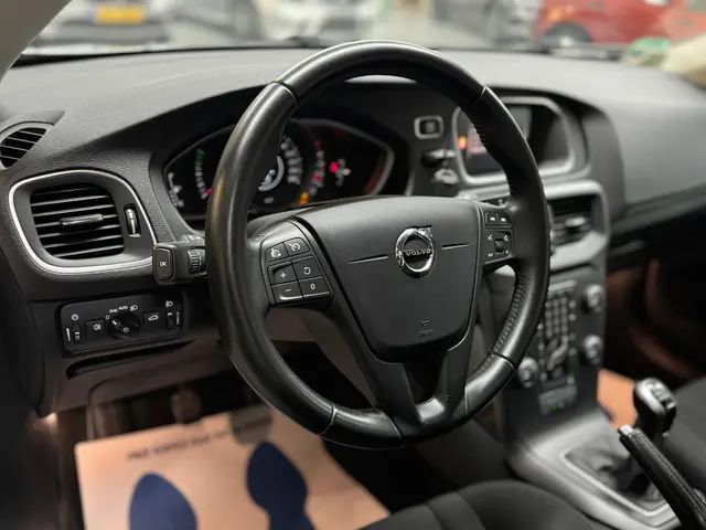 Volvo V40 2.0 T2 Momentum NAVI CRUISE PDC 2017 Benzine 20