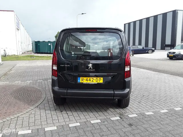 Peugeot Rifter 1.2 Puretech Allure 2021 Benzine 4