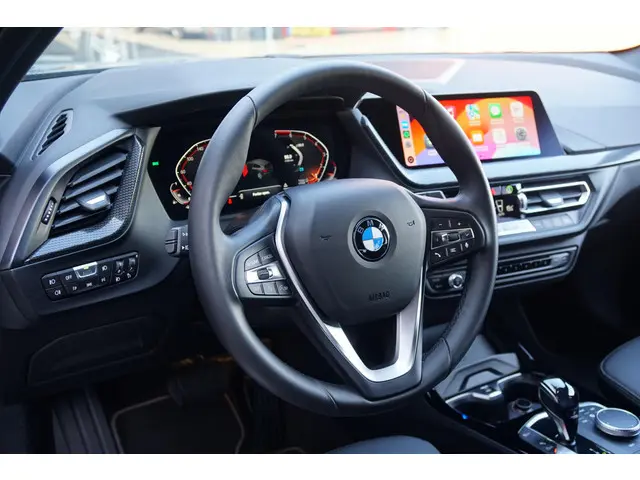 BMW 1 Serie 118i Executive Edition 2020 Benzine 26