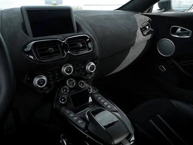 Aston Martin V8 Vantage 4.0 2021 Benzine 11