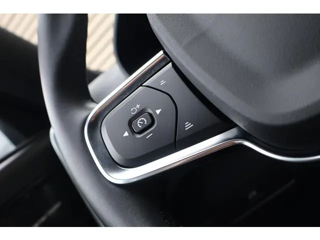 Volvo XC40 B4 Plus Dark 2025 Benzine 30