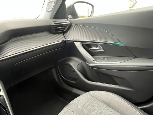 Peugeot 2008 1.2 PureTech Allure Pack 2021 Benzine 73