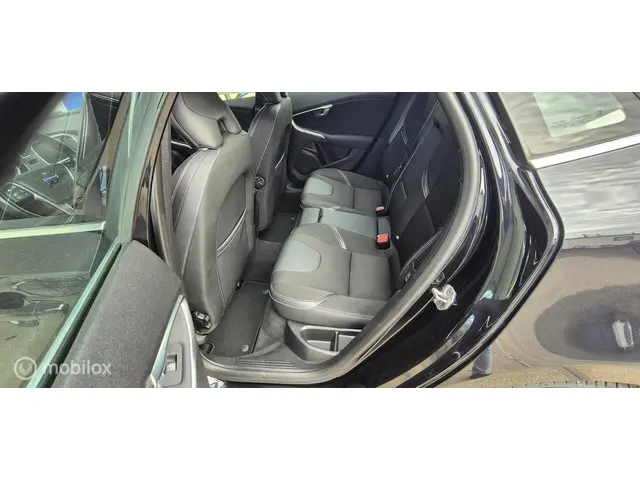 Volvo V40 1.6 T3 Momentum 2013 Benzine 32