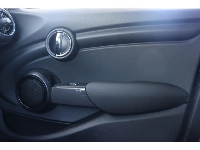 MINI Cooper Business Edition 2021 Benzine 25